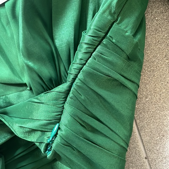 Revolve Michie Top in Emerald Green - Picture 7 of 8